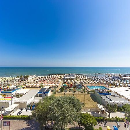 Hotel Touring Misano Adriatico Dış mekan fotoğraf