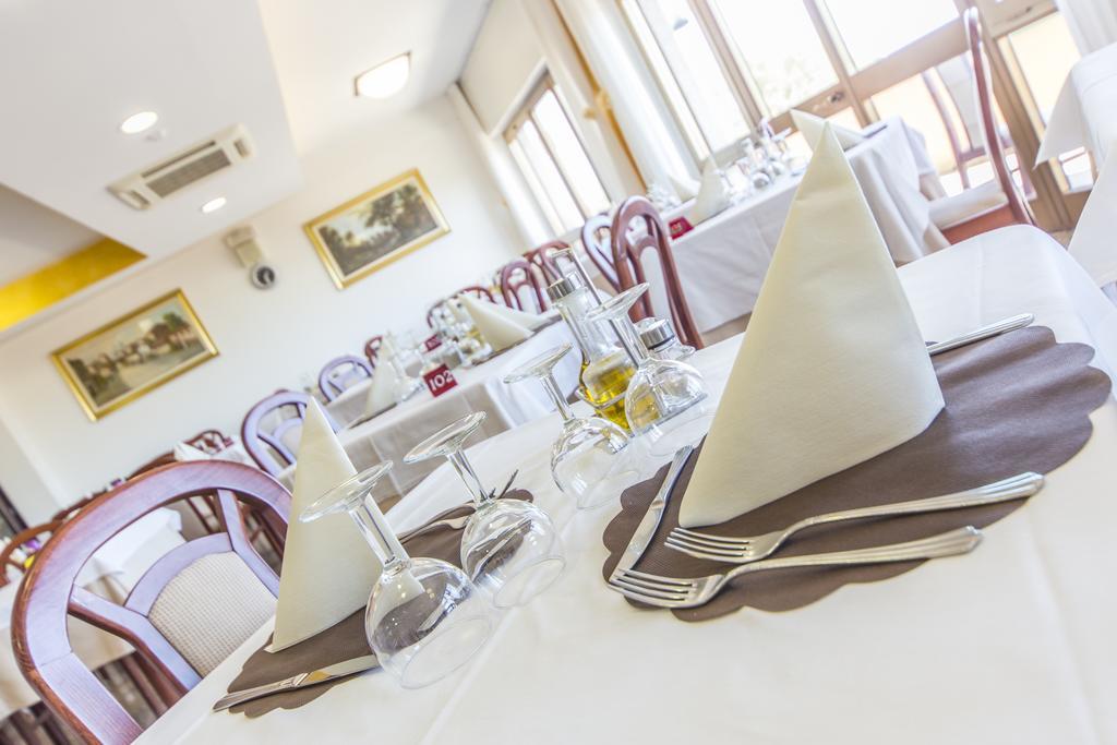 Hotel Touring Misano Adriatico Dış mekan fotoğraf