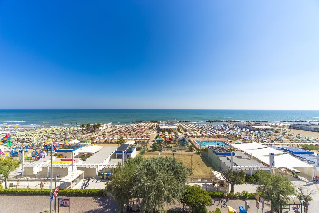 Hotel Touring Misano Adriatico Dış mekan fotoğraf