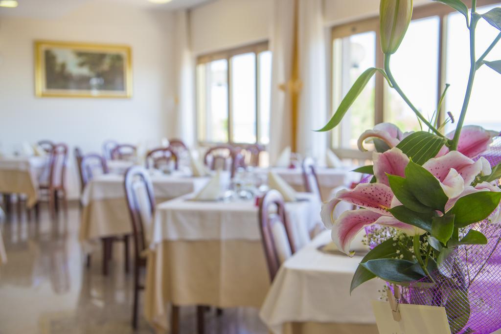Hotel Touring Misano Adriatico Dış mekan fotoğraf