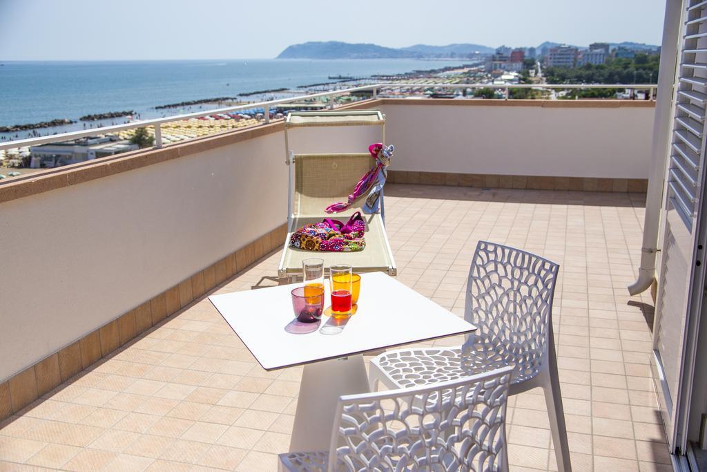 Hotel Touring Misano Adriatico Dış mekan fotoğraf