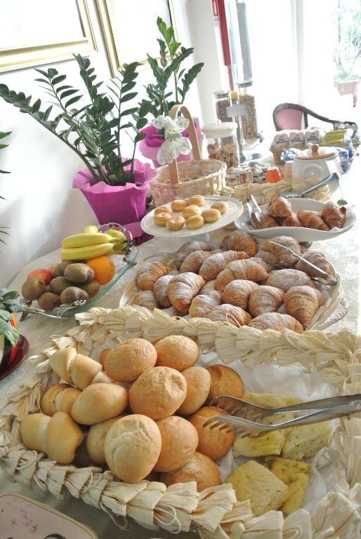 Hotel Touring Misano Adriatico Dış mekan fotoğraf