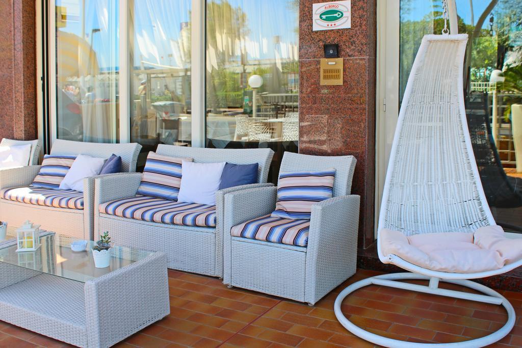 Hotel Touring Misano Adriatico Dış mekan fotoğraf