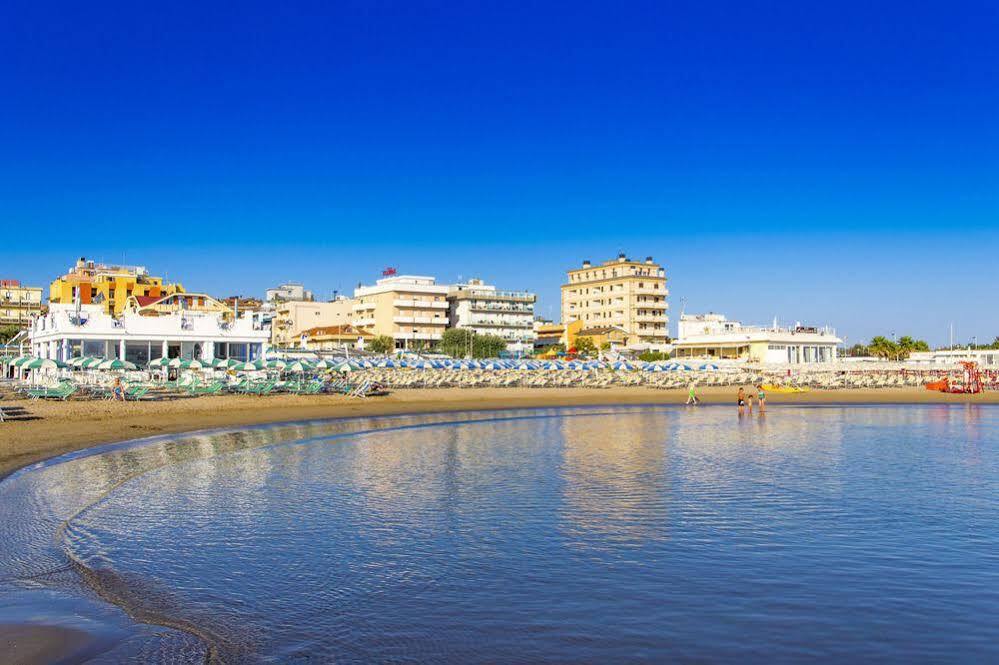 Hotel Touring Misano Adriatico Dış mekan fotoğraf